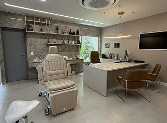 Sala de atendimento do consultório, em Sorocaba